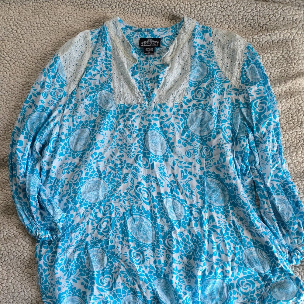 Angie top, blue and white size large